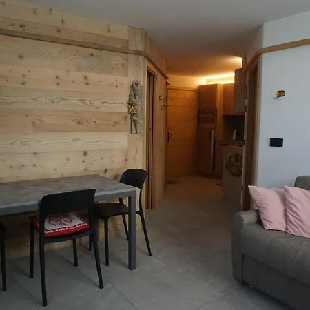 - Adri Apartment, Facing The Stelvio Slope شقة